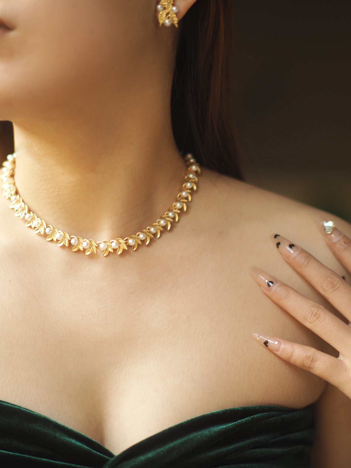 Kodie Pearl Leaf Necklace