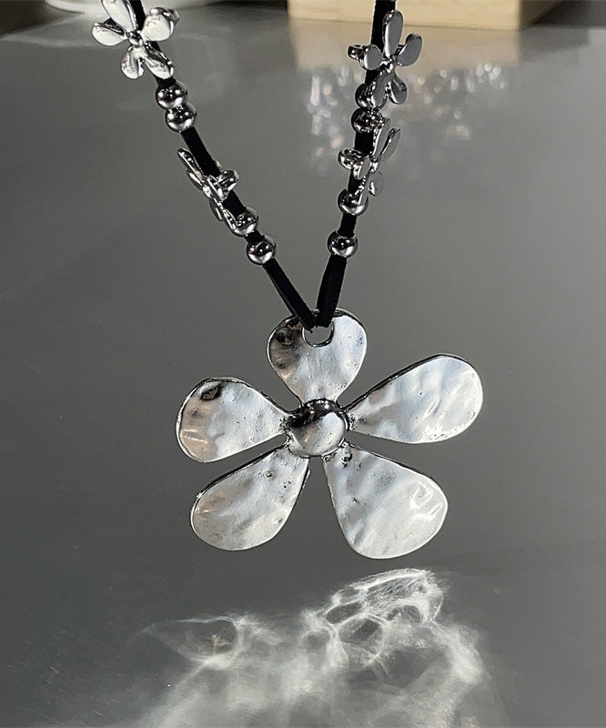 Style Metal Flower Pendant Necklace