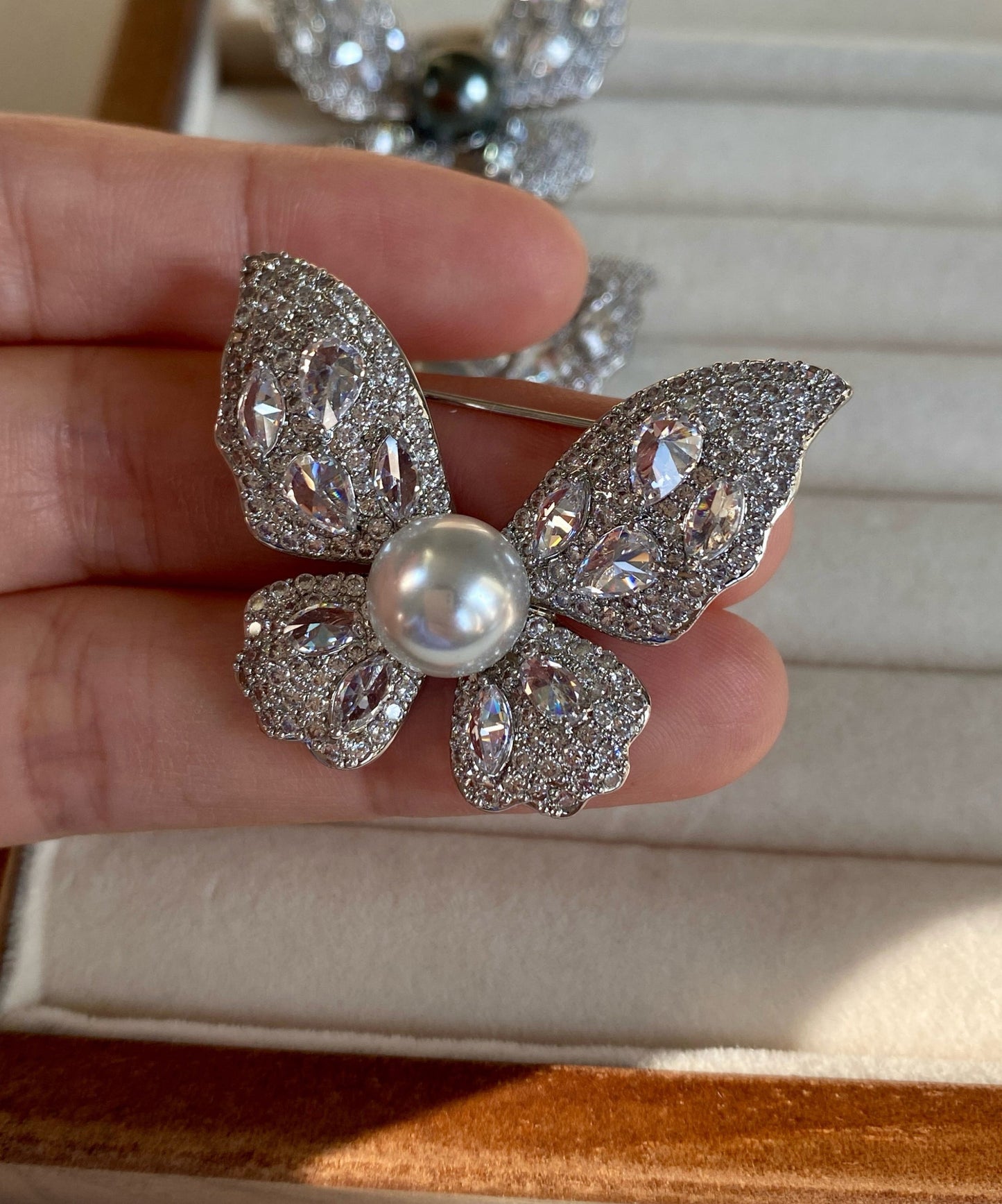 Light Zircon Pearl Butterfly Brooches
