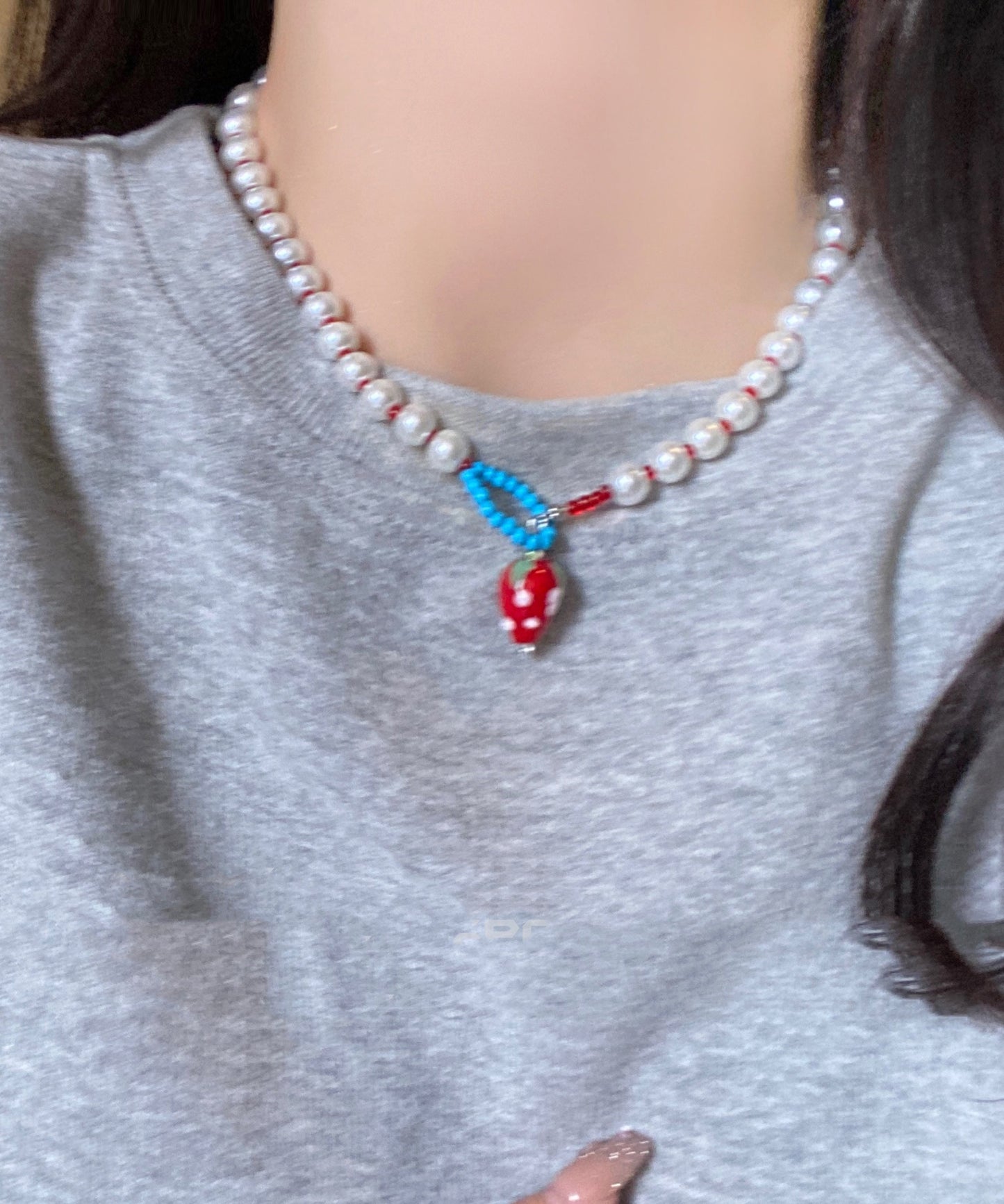 White Alloy Strawberry Pearl Pendant Necklace