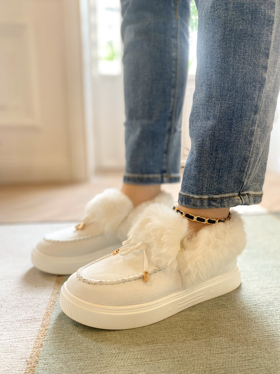 En Bloom | White Faux-fur Anklet Yana Moccasin