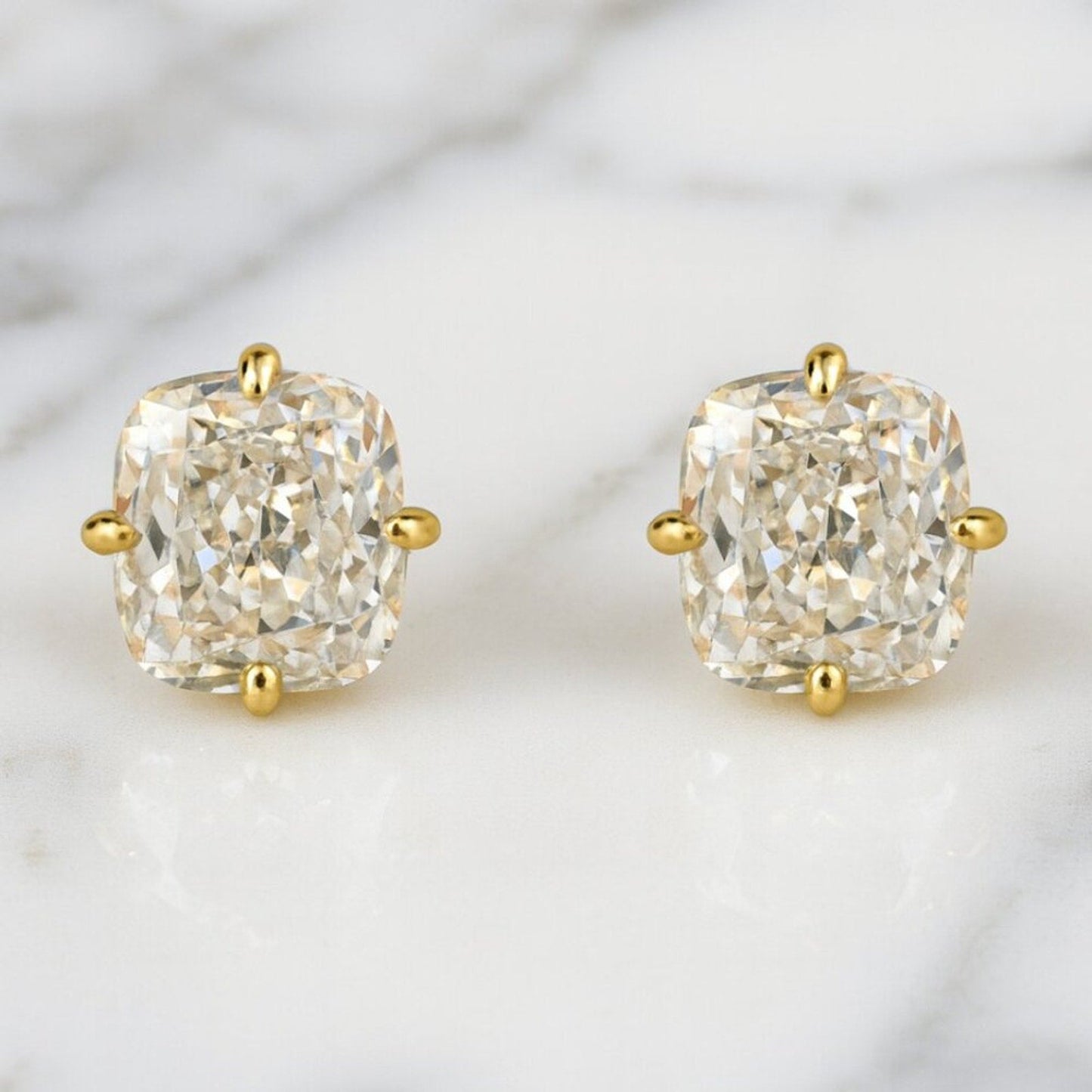 "harper" 2.5 Carat Stud Earrings
