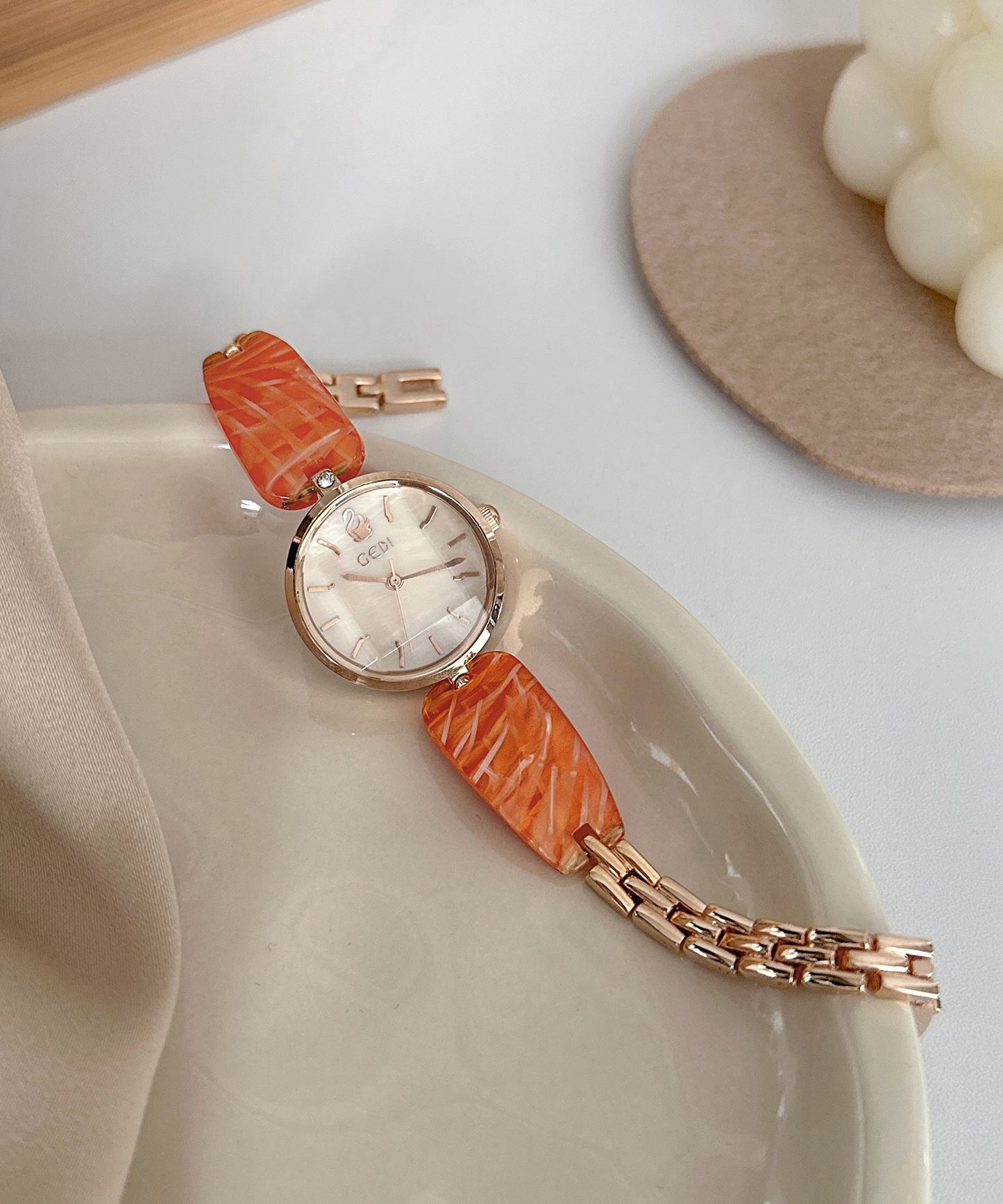 Apricot Alloy Quartz Movement Hardlex Crystal Watches