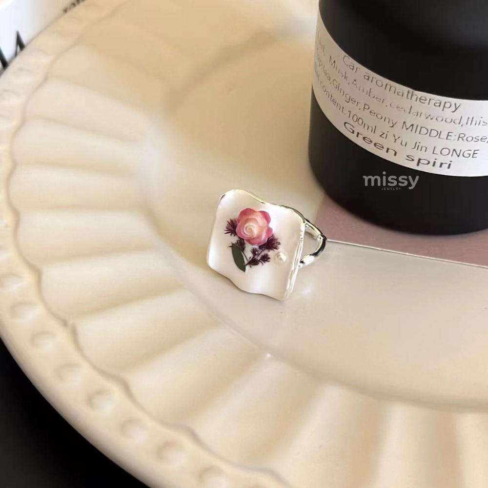 Alonna Resin Flower Ring Set