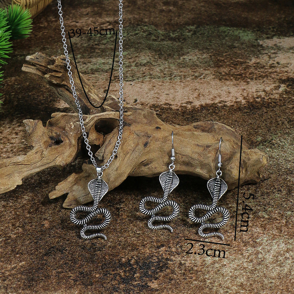 Court Geometric Carved Turquoise Diamond Earrings Necklace Set