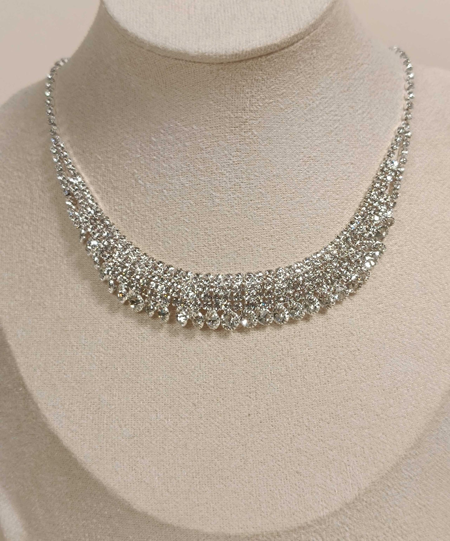 Silk Alloy Zircon Pendant Necklace