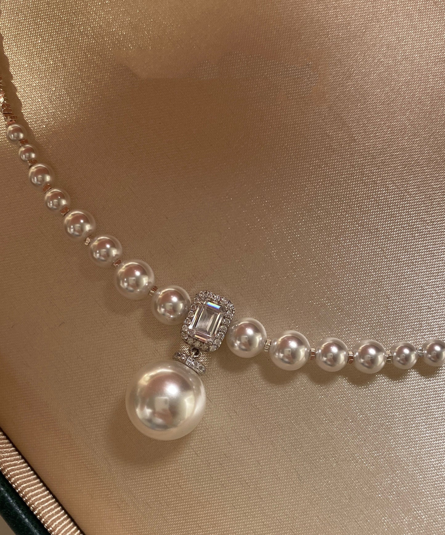 Boutique Gradient Size Beaded String Zircon Small Square Silver Choker