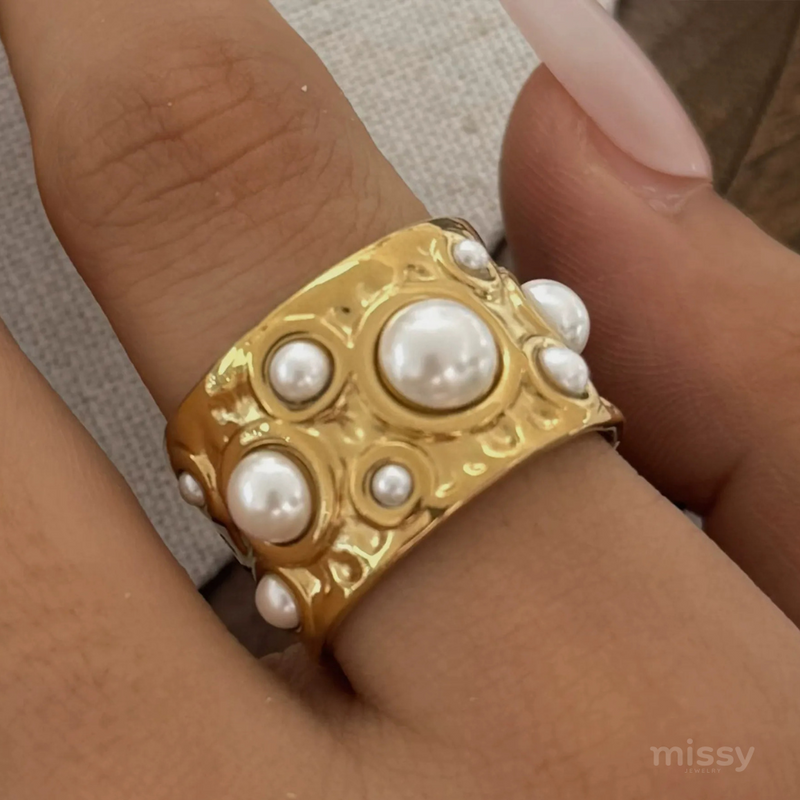 Annelise Statement Ring