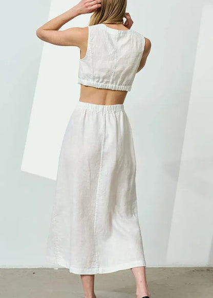 Minimally White Crop Top V-neck Tank With Exposed Navel