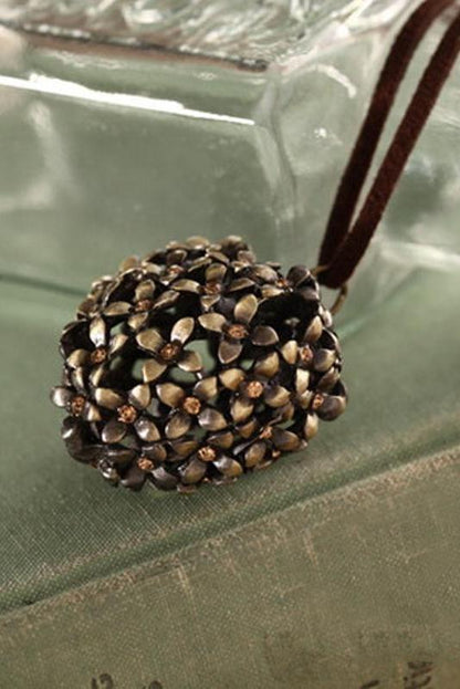 Retro Hollow Out Heart Pendant Necklace