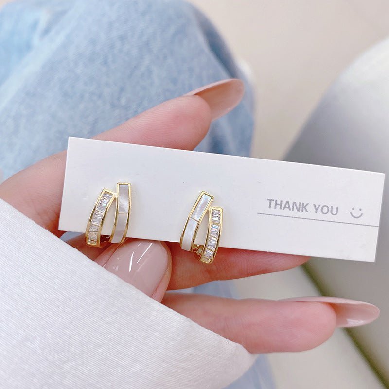 [] Alexa 9 to 5 Earrings