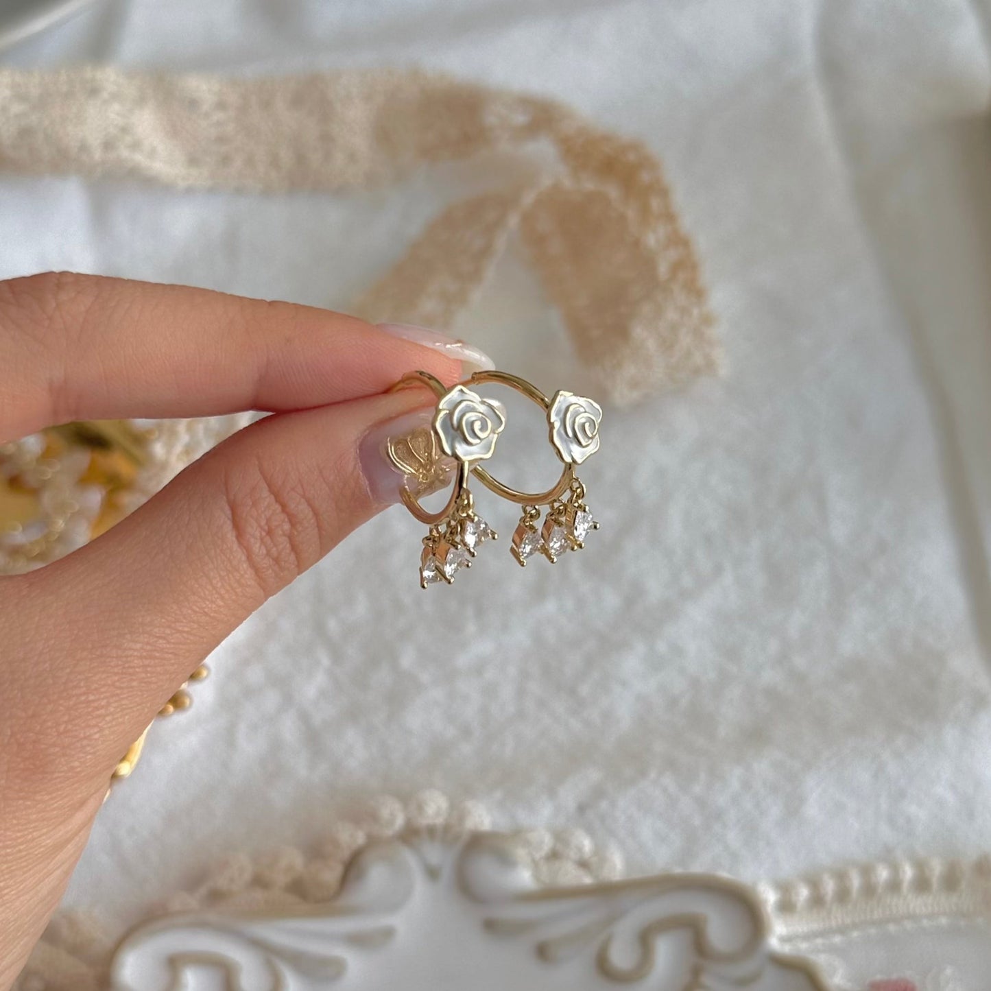 [] Emilia White Rose Earrings