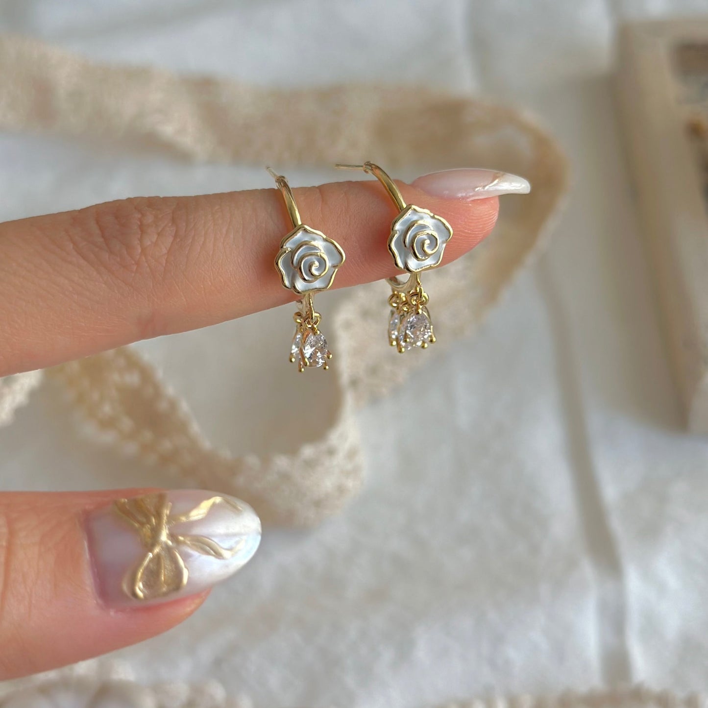 [] Emilia White Rose Earrings