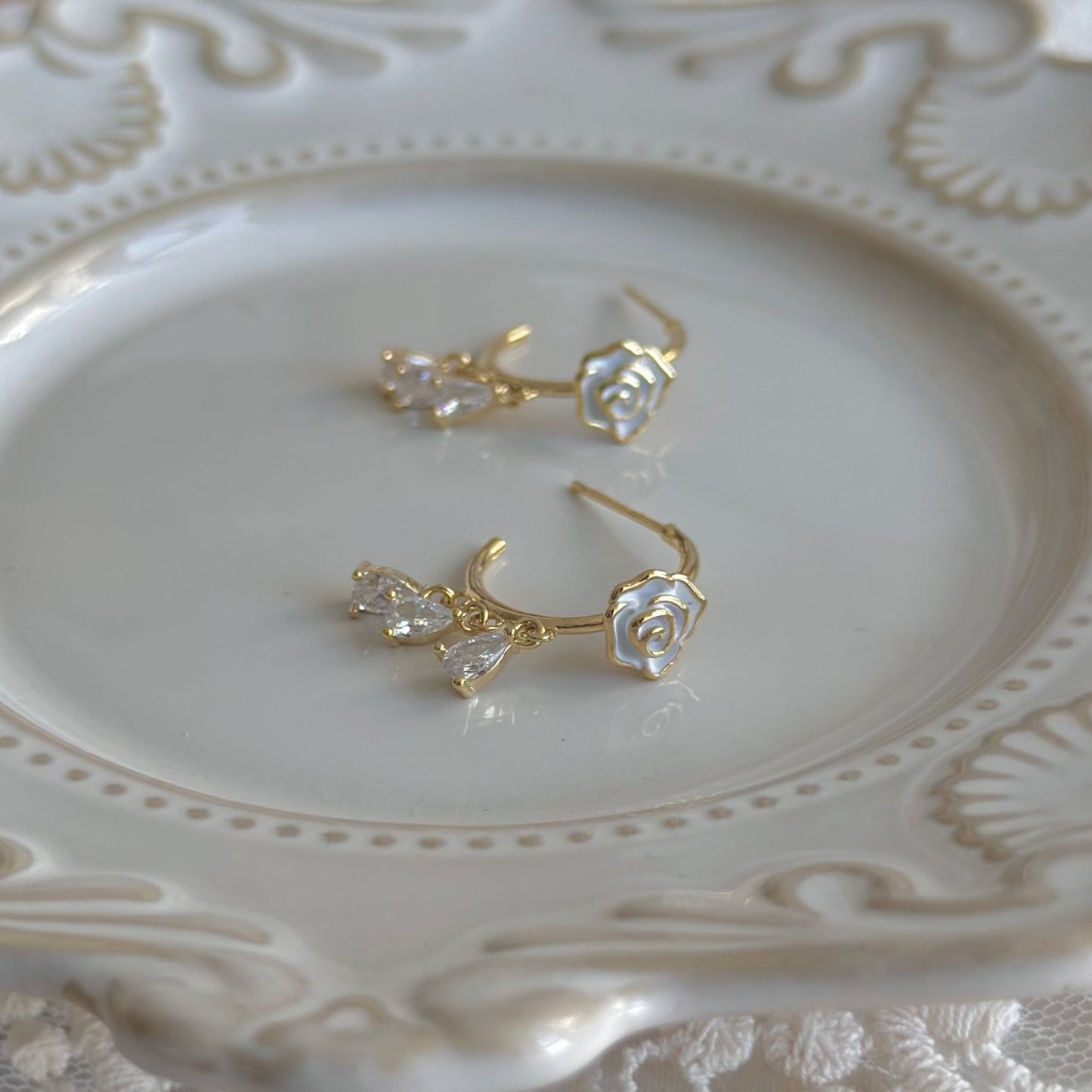 [] Emilia White Rose Earrings