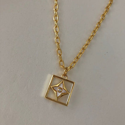 Four-leaf Clover White Mother-of-pearl Necklace