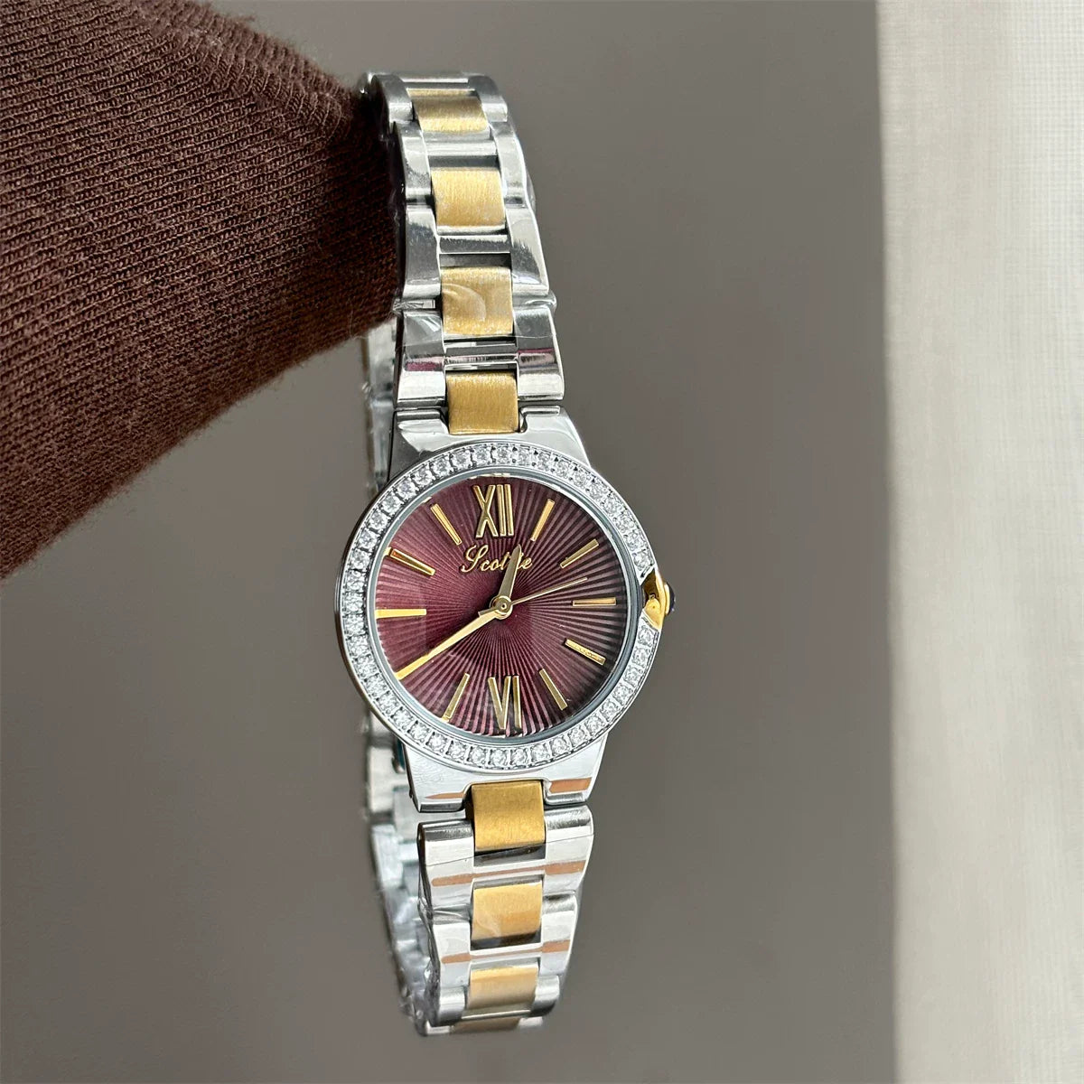 Minimalist Round Dial Bracelet Watch