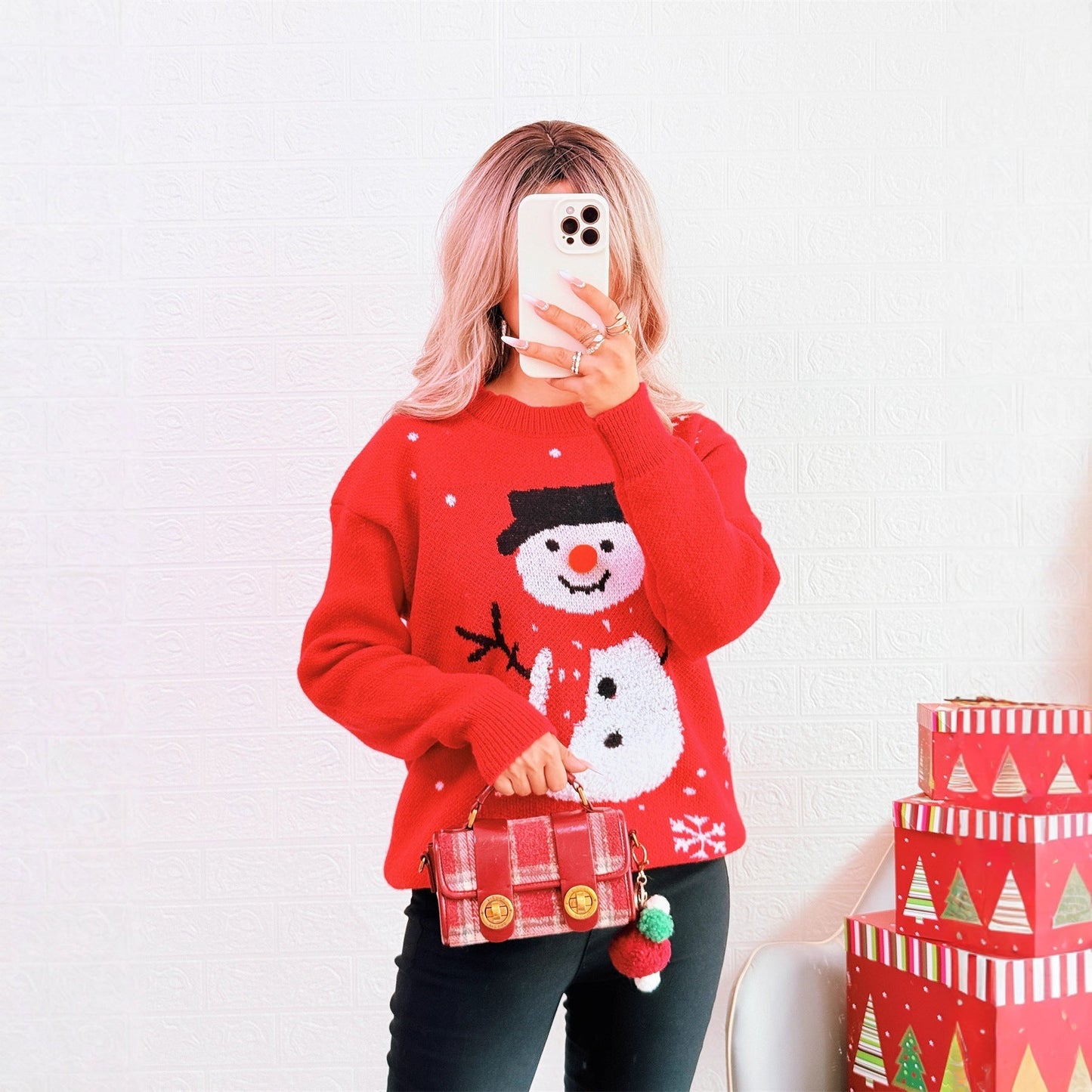 Women's Christmas Sweater with Festive Snowman Motif and Cozy Cut R&B