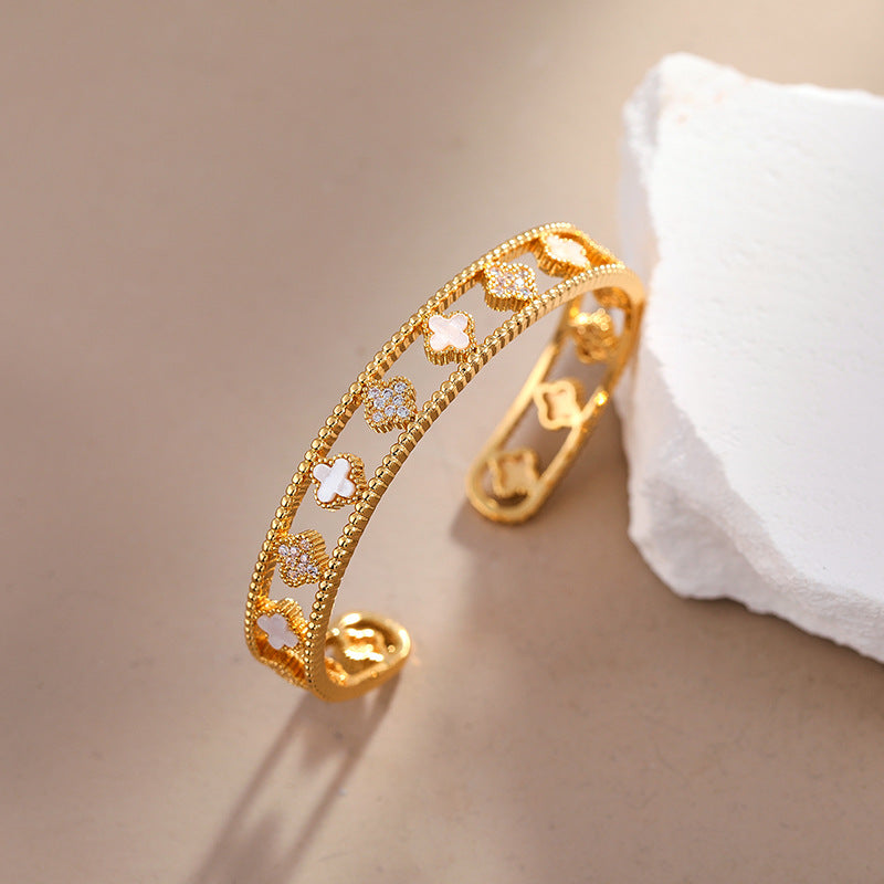 Arianny Sparkling Clover Bracelet