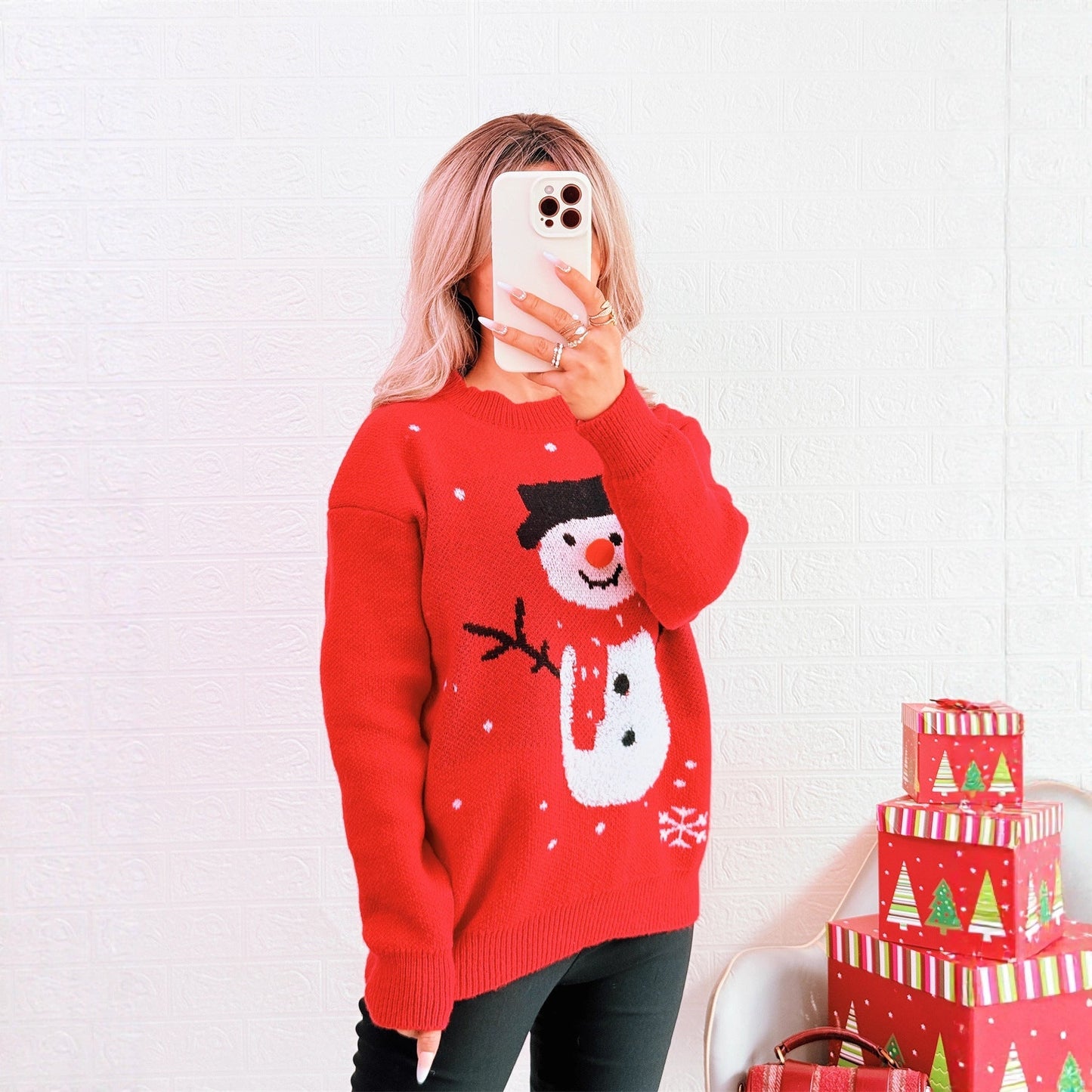 Women's Christmas Sweater with Festive Snowman Motif and Cozy Cut R&B