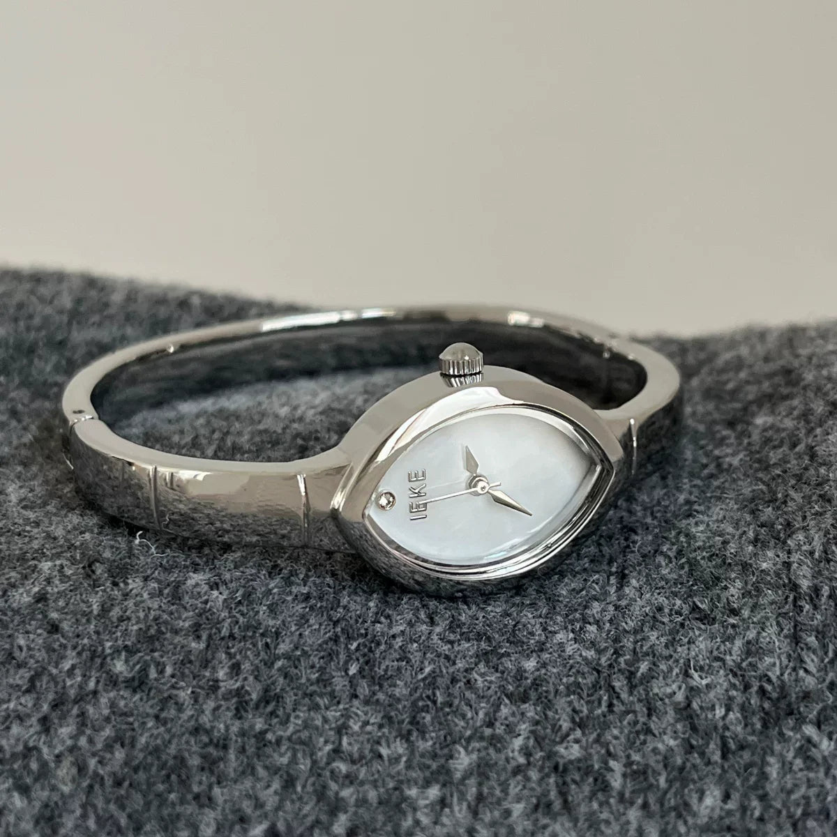 Oval Bracelet Watch With Metal Strap