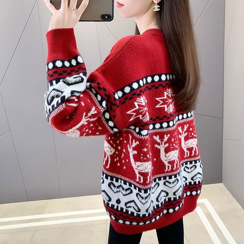Women's Chunky Knit Sweater with Festive Reindeer Motif and Modern Design