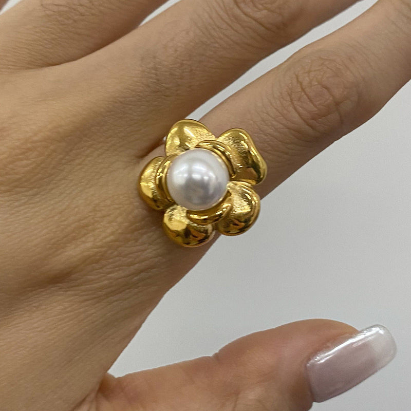 Daisy Pearl Adjustable Ring