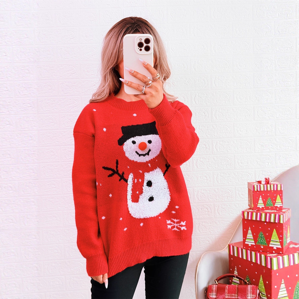 Women's Christmas Sweater with Festive Snowman Motif and Cozy Cut R&B