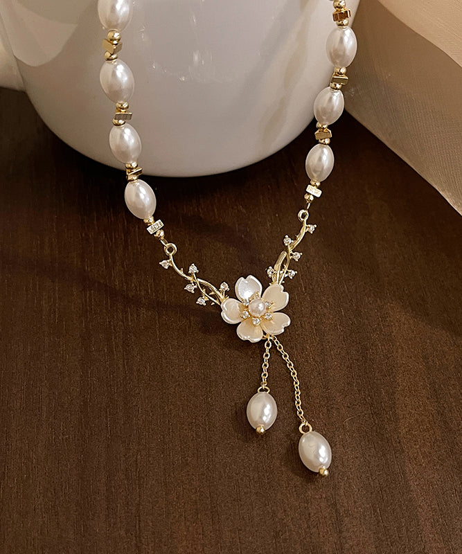 White Copper Alloy Pearl Tassel Pendant Necklace
