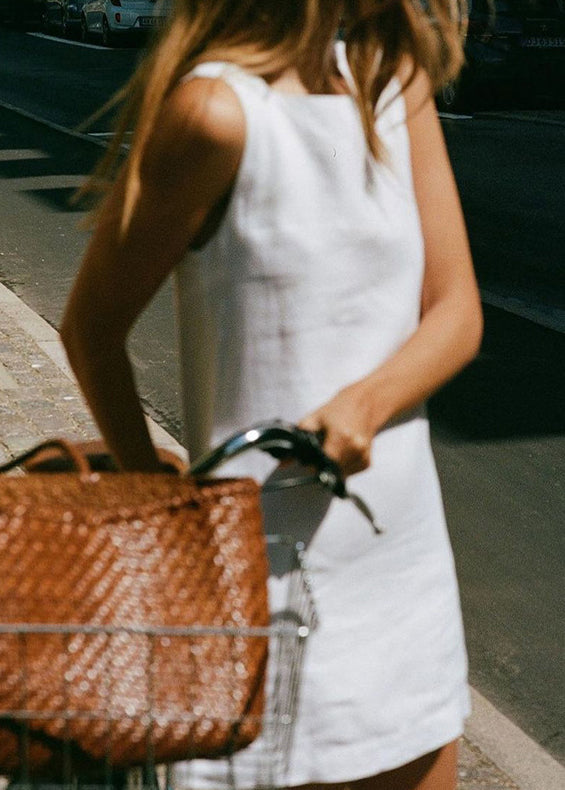 American Style White Square Collar Linen Mid Dresses Sleeveless