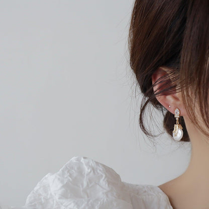 [] Maggie Pearl Earrings
