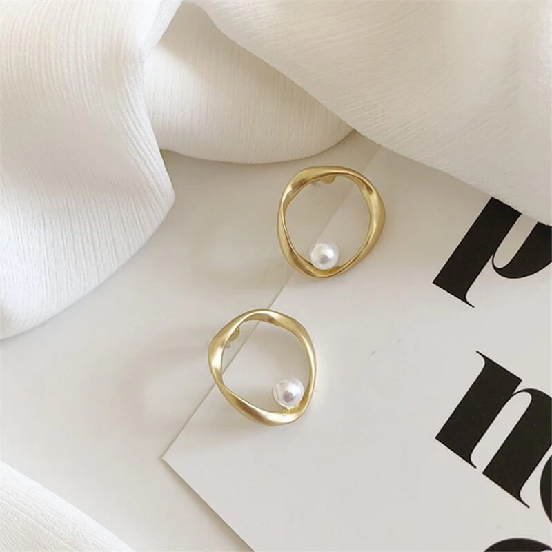 Cilla Minimalist Pearled Earrings
