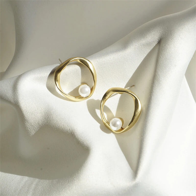 Cilla Minimalist Pearled Earrings