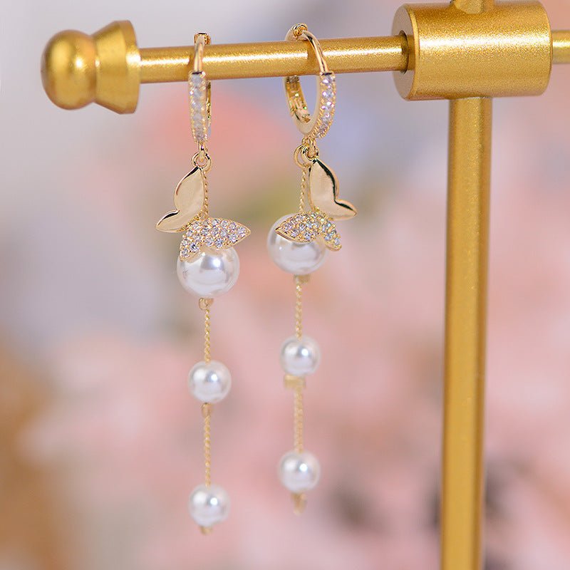 [] Butterfly Huggie Earrings
