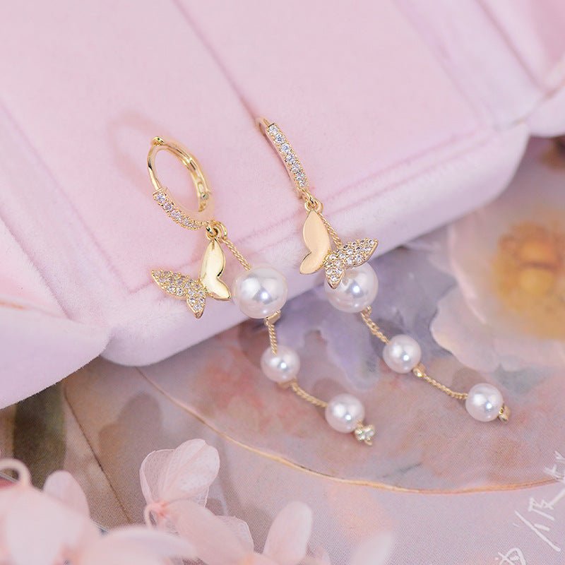[] Butterfly Huggie Earrings