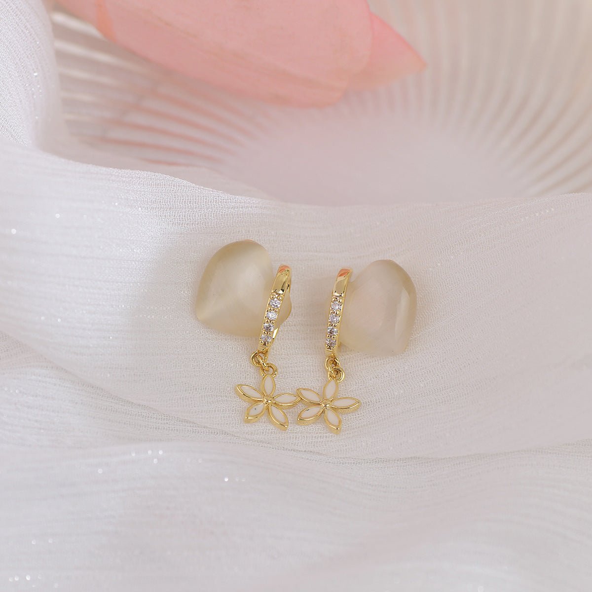 [] Heart and Dangly Flower Earrings