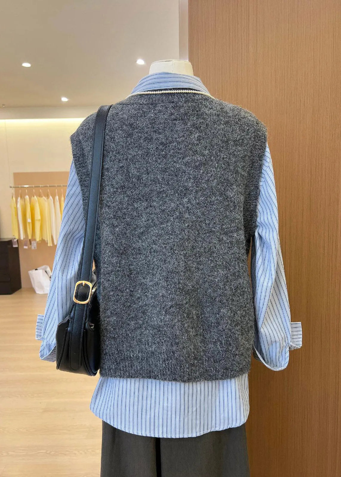 Unique Dark Grey O-neck Embroideried Knit Vest Sleeveless