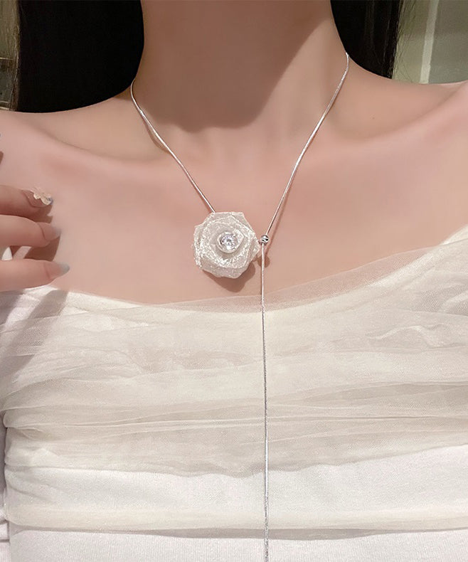 White Alloy Pull-out Pendant Necklace