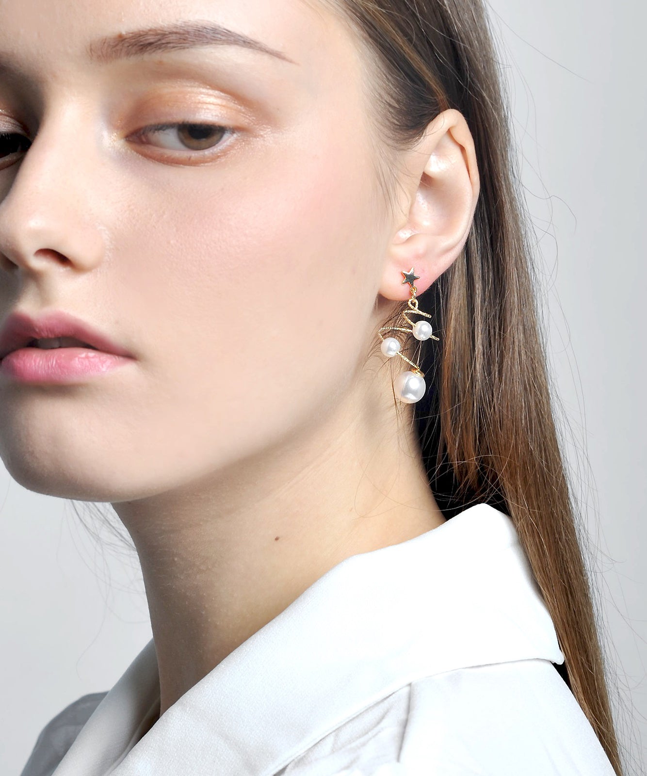 Vogue White Copper Pearl Star Screw Drop Earrings
