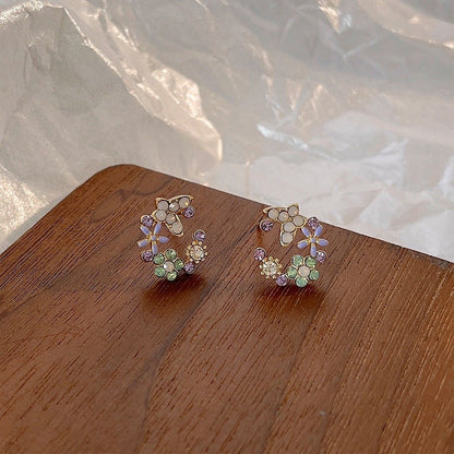 [] Lucy Flower Butterfly Stud Earrings