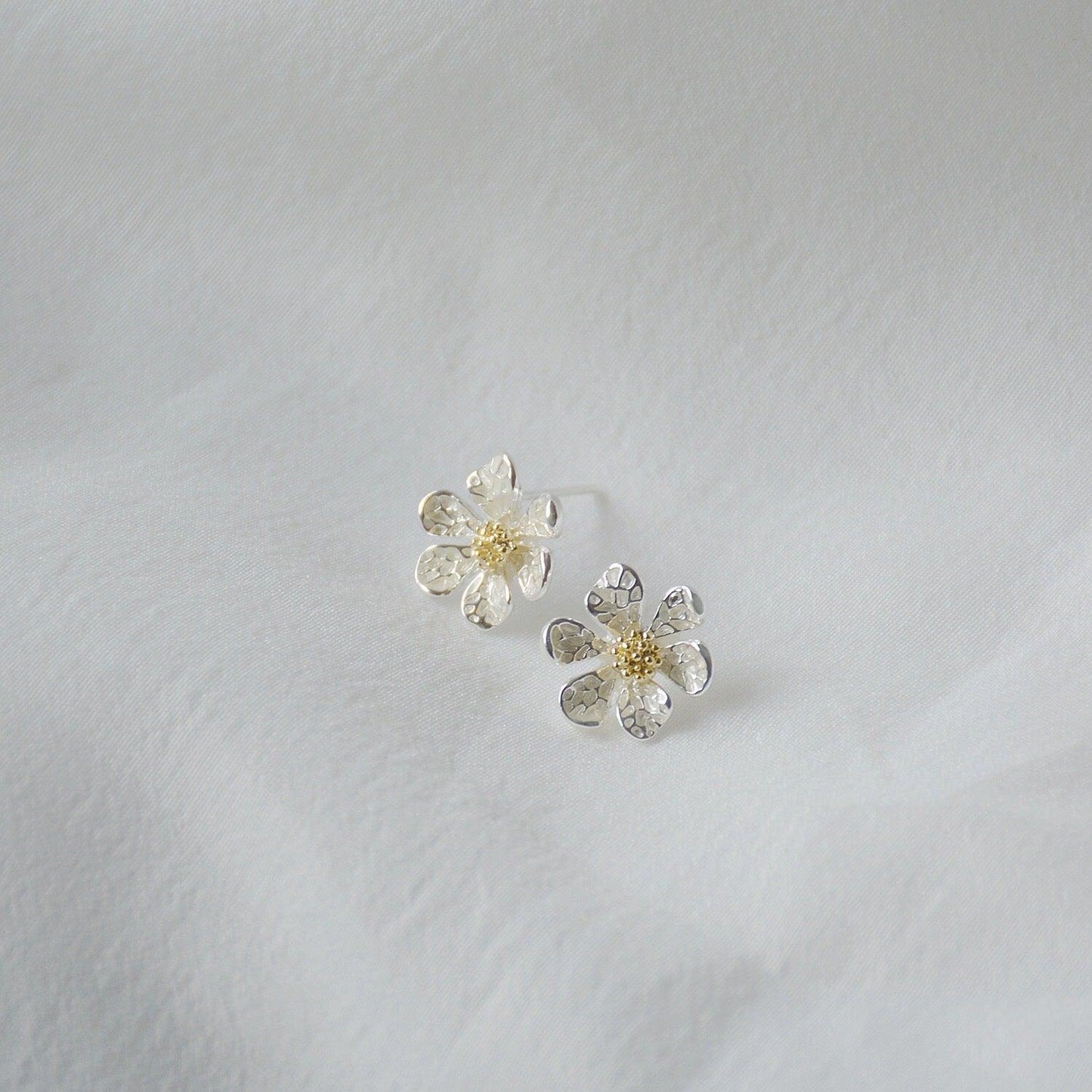 [] Flower Stud Earrings