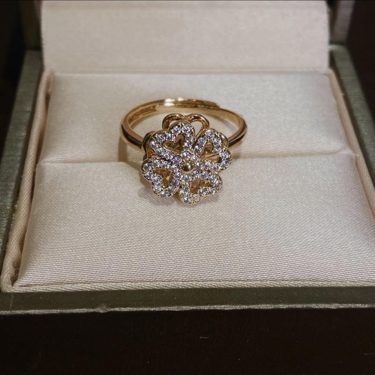 [] Lucky Clover Spinning Ring