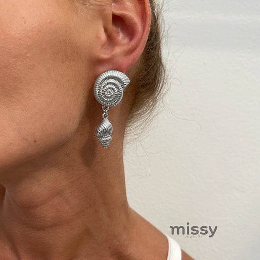 Zhuri Pearl Conch Studs