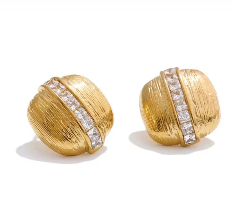 Radiant Curve Gold Studs