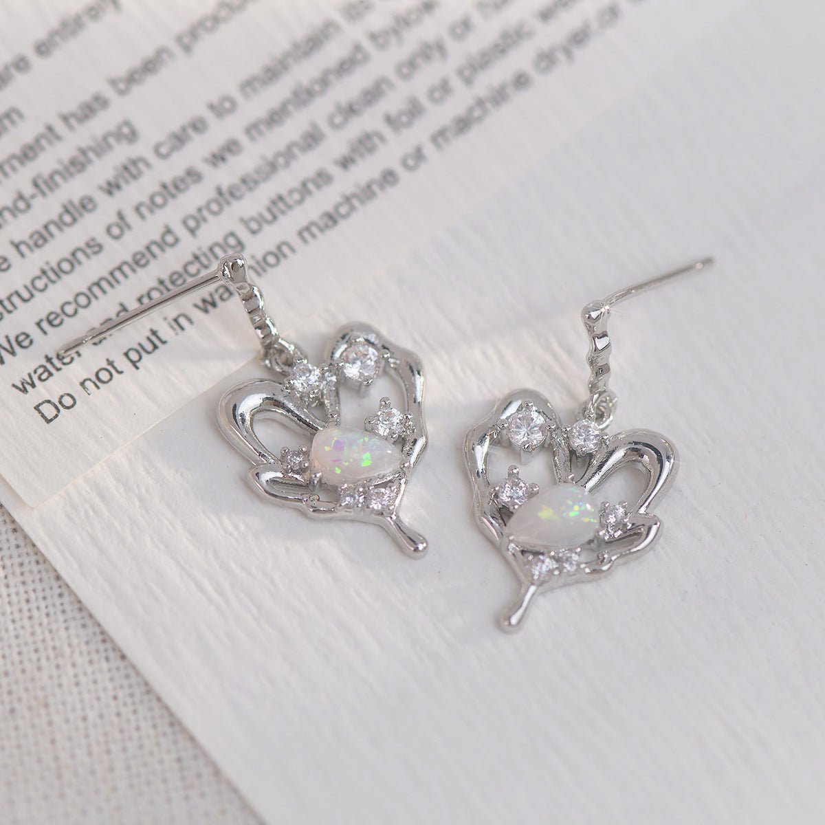 [] Maya Silver Heart Earrings