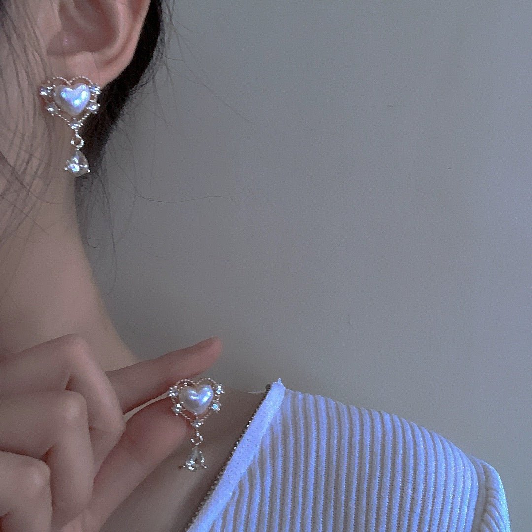 Carol Rococo Heart Earrings