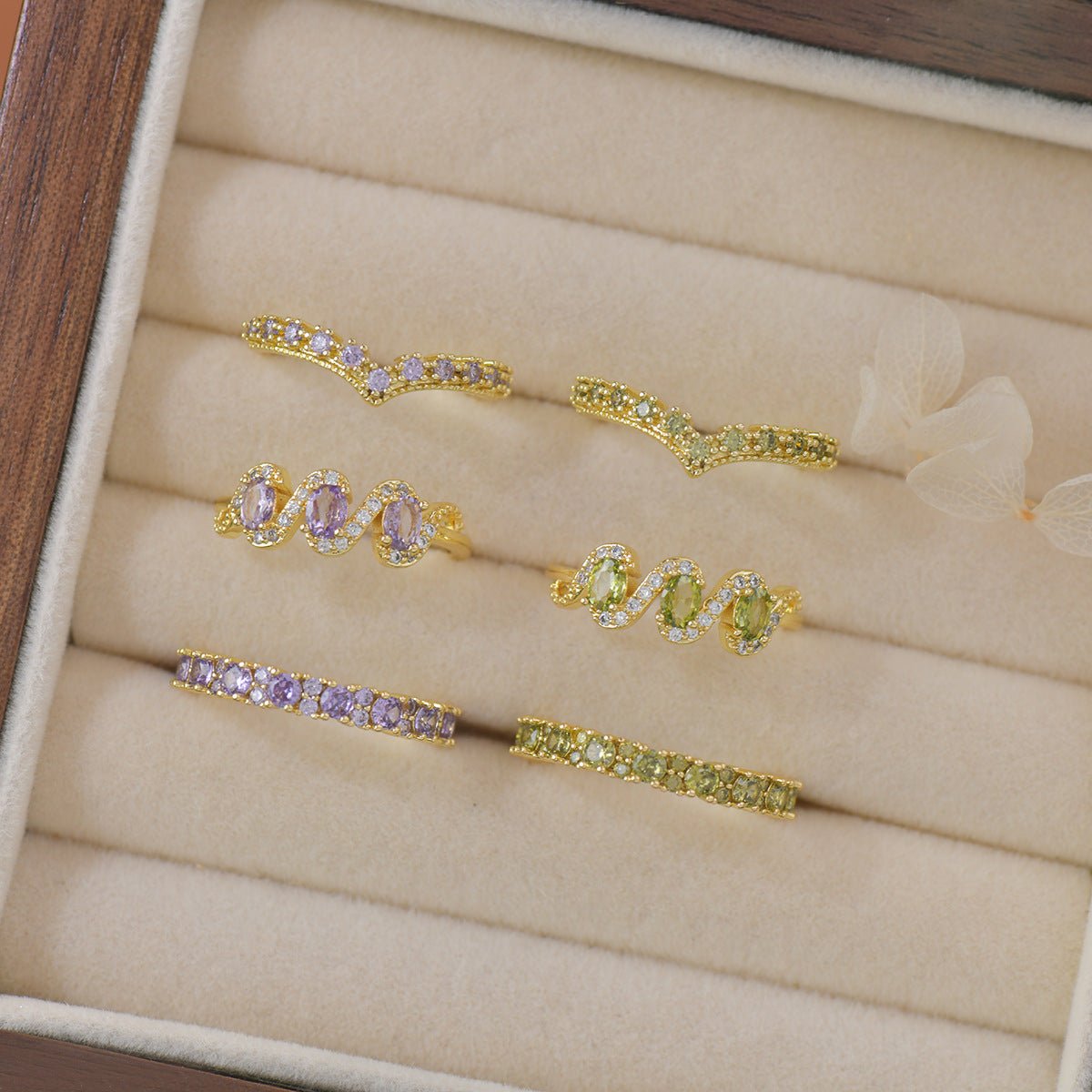 Violet Cécile Ring